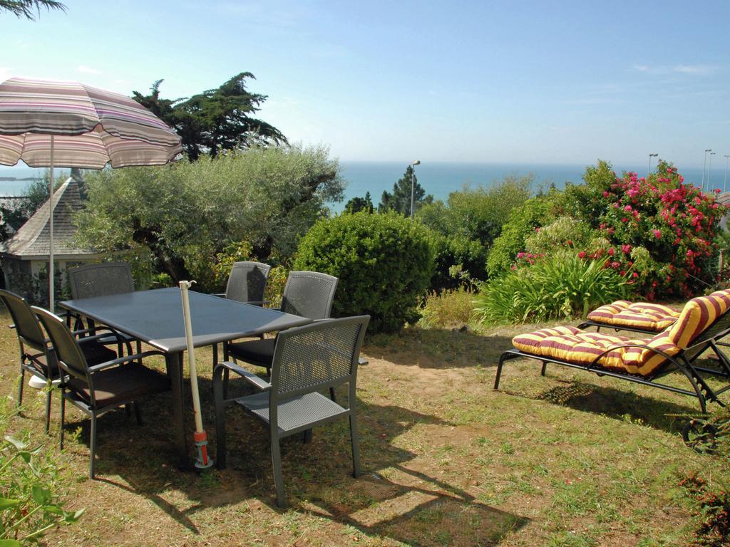 Beautiful Holiday Home With Sea View In Erquy Bilik gambar